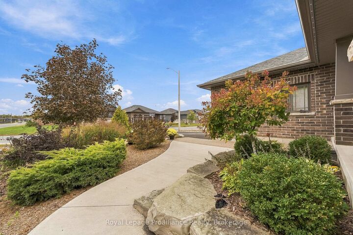 Property Photo:  31 Ambrosia Terrace  ON K8V 0G7 