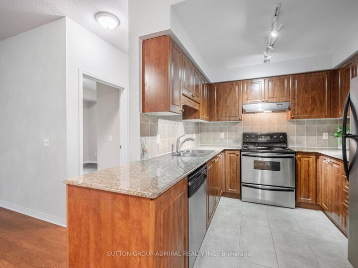 Property Photo:  1 Maison Parc Court 215  ON L4J 9K1 