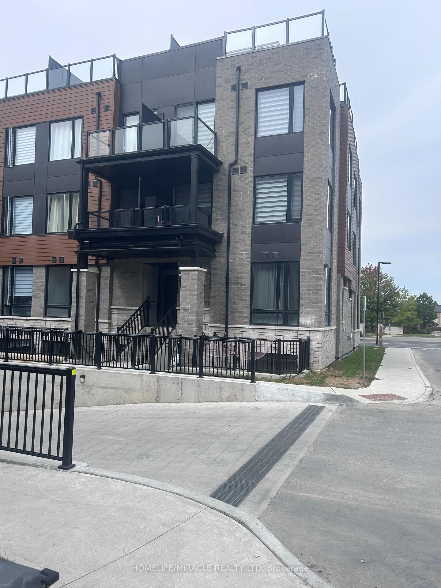 Property Photo:  3175 Denison Street 20  ON L3S 0E3 