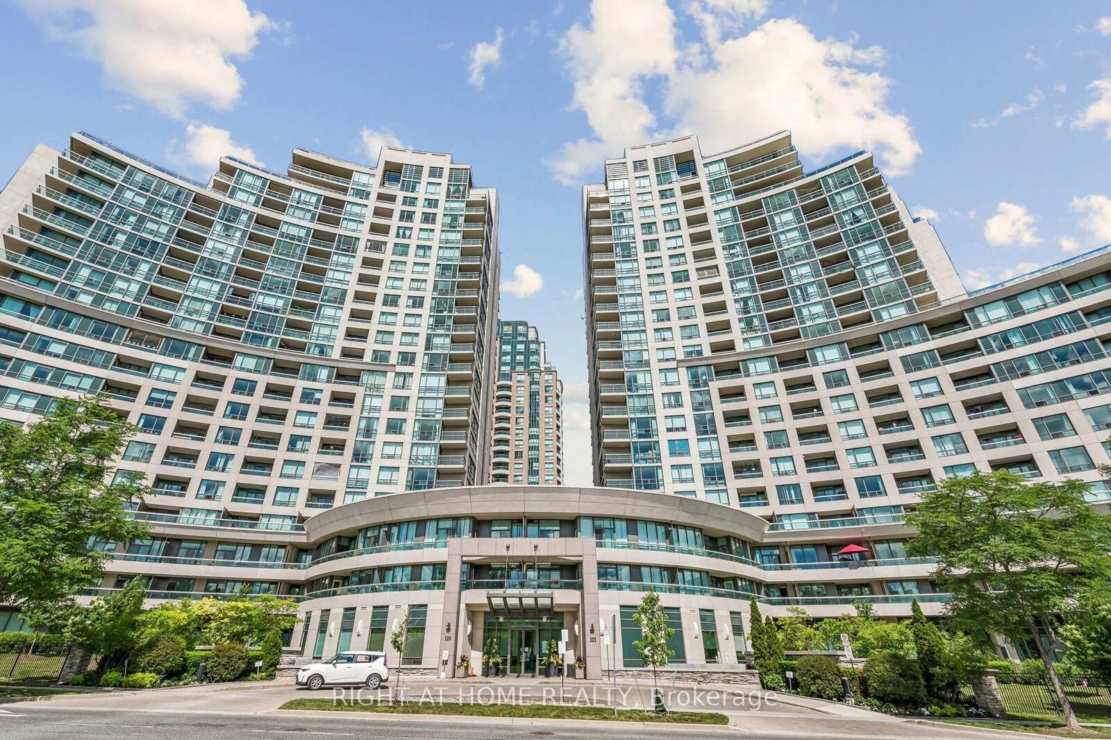 Property Photo:  503 Beecroft Road 1116  ON M2N 0A2 