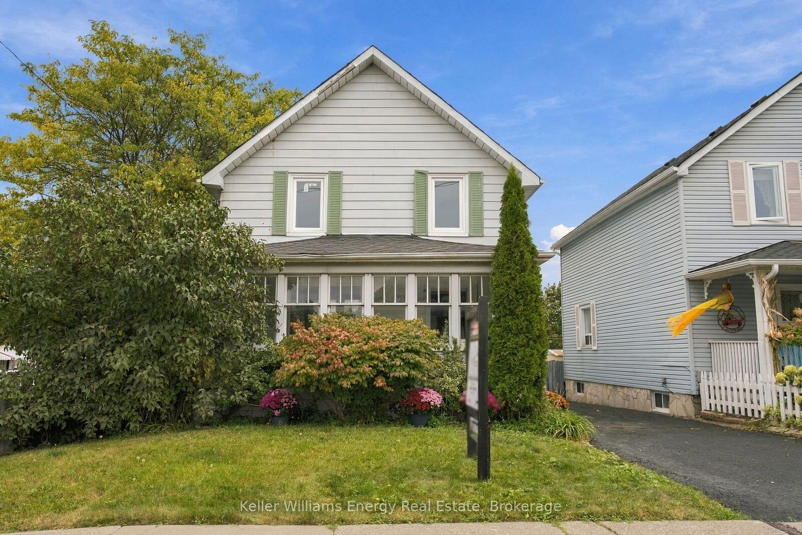 Property Photo: 477 Cubert Street ON L1J 4B4