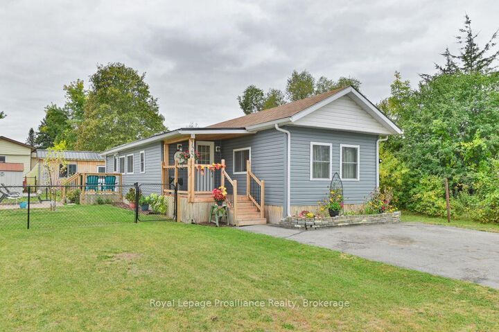 Photo de la propriété:  529 Old Highway 2 N/A 125  ON K8V 5P5 