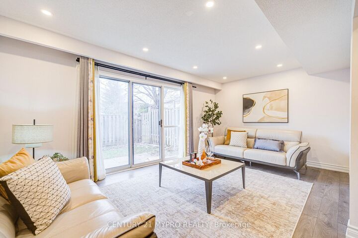 Property Photo:  24 Song Meadoway N/A  ON M2H 2T7 