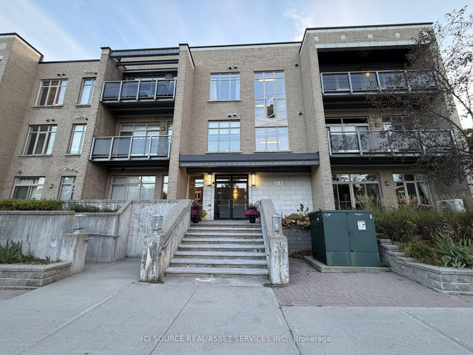Property Photo:  682 Churchill Avenue N 301  ON K1Z 5G5 