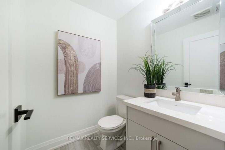 Property Photo:  76 Burton Street  ON L8L 3R3 