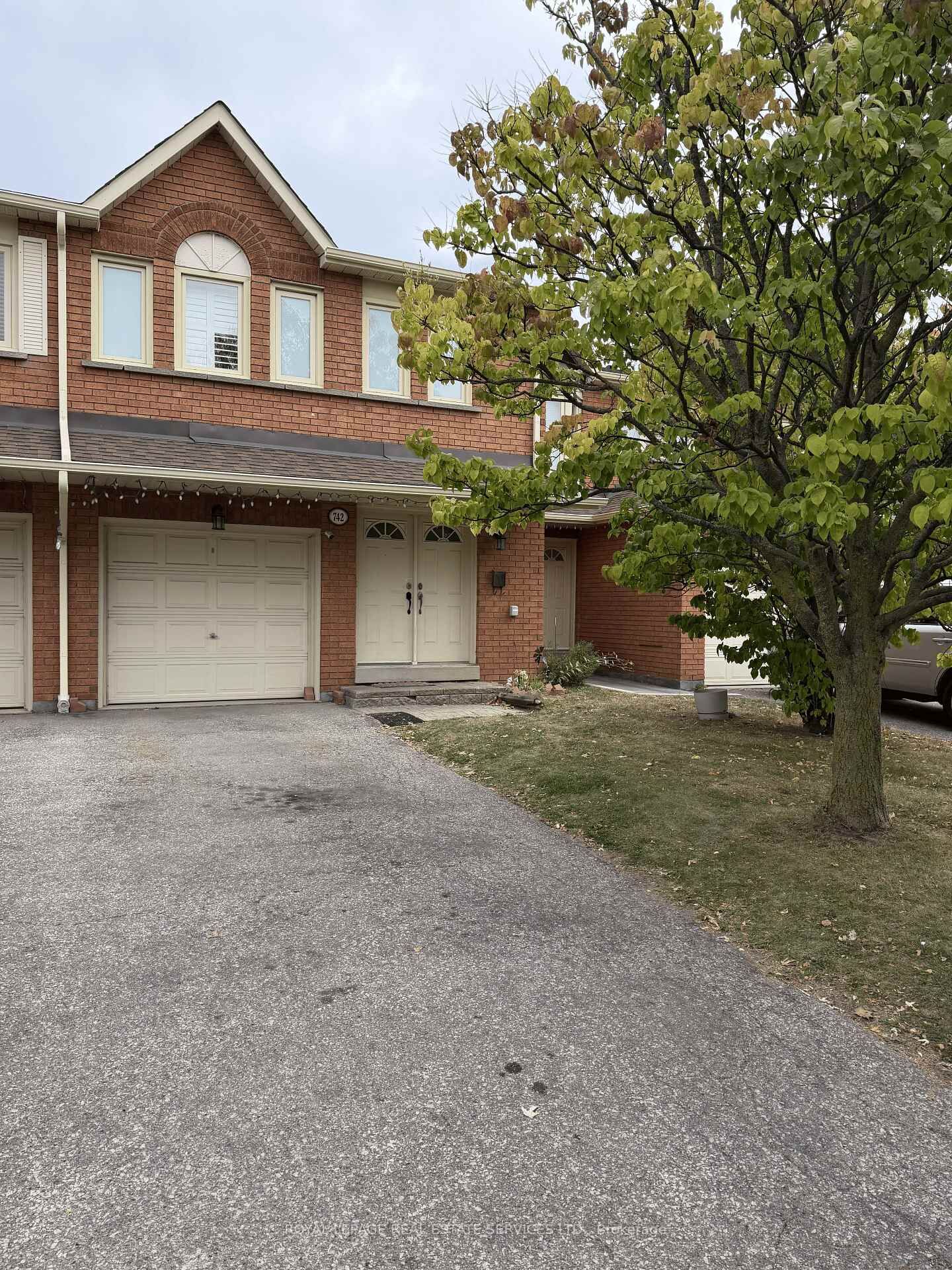 Property Photo:  742 Winterton Way  ON L5R 3L6 