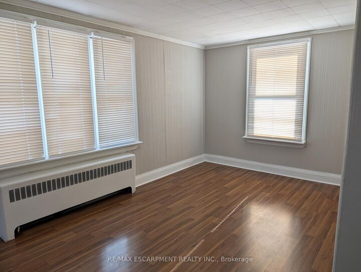 Property Photo:  12 East 24th Street Upper  ON L8V 2X7 