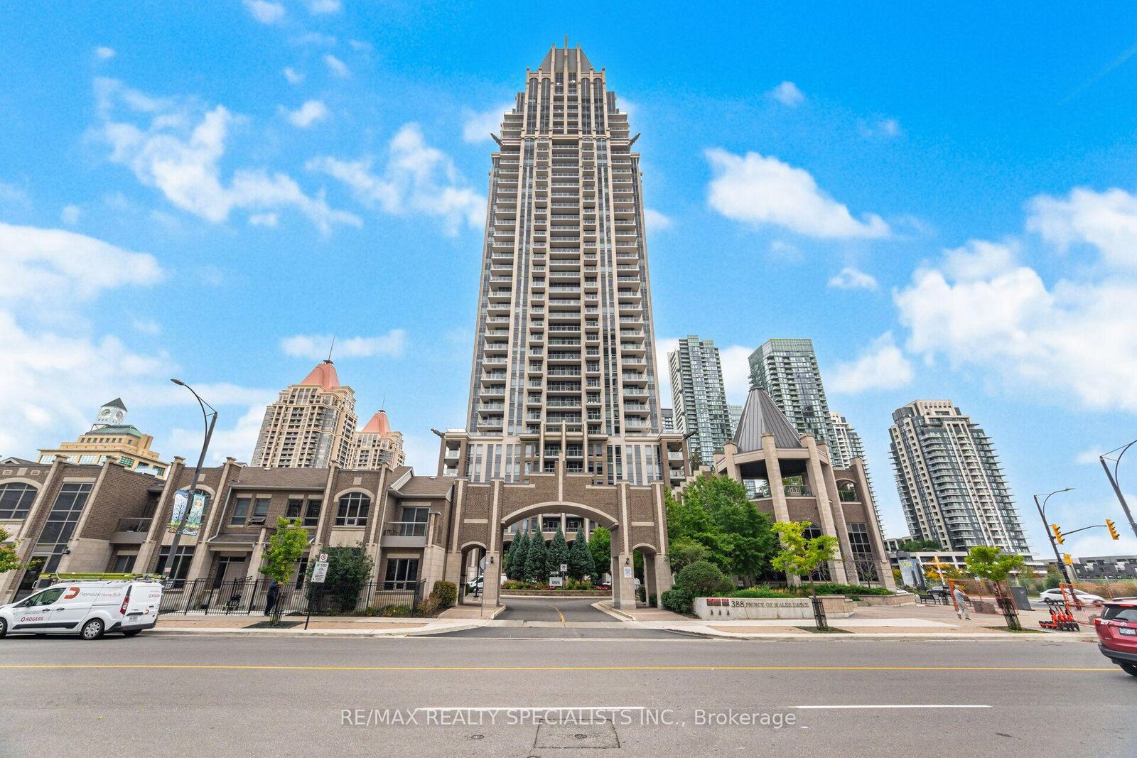 Property Photo:  388 Prince Of Wales Drive 406  ON L5B 0A1 