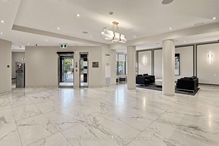 Property Photo:  7460 Bathurst Street 806  ON L4J 7K9 