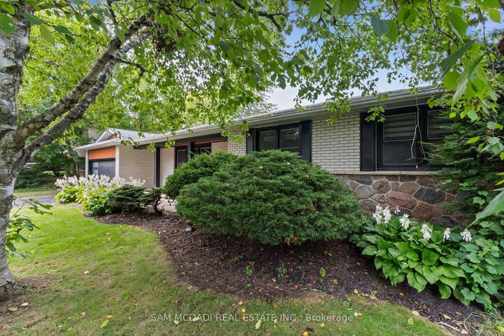 Property Photo:  1357 Saginaw Crescent  ON L5H 1X4 