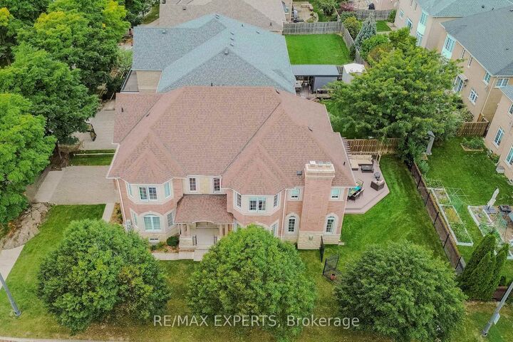 Property Photo: 6 Elyssa Drive ON L4B 4V2
