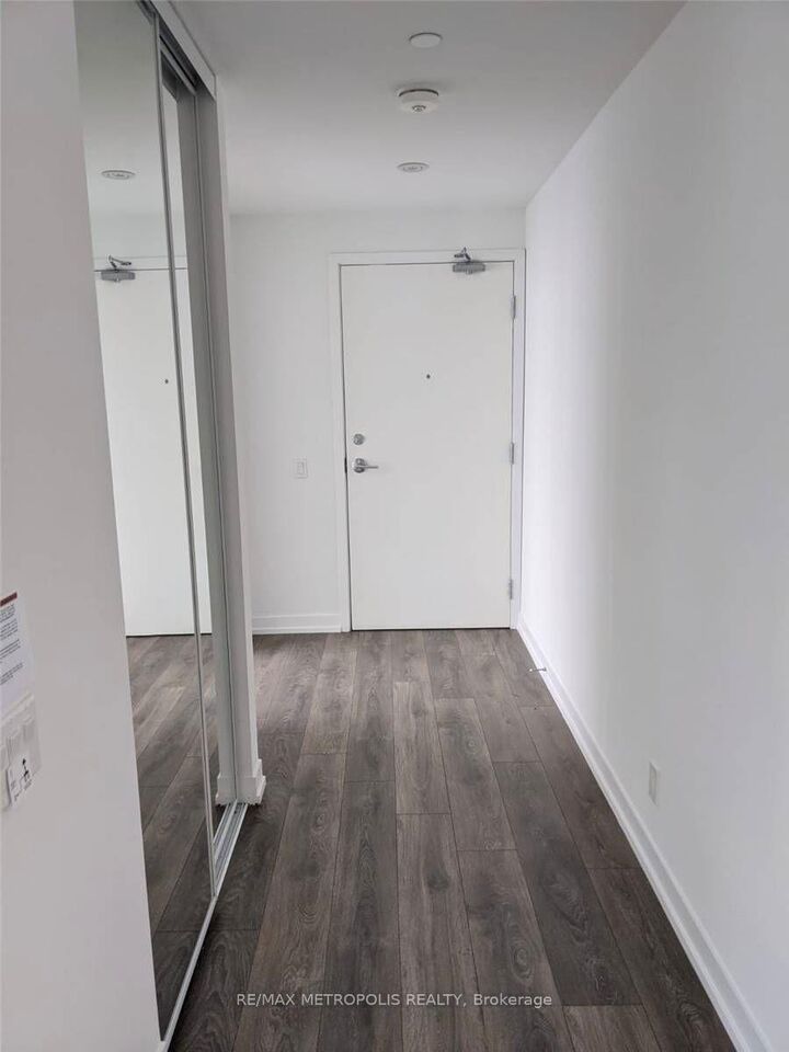 Property Photo:  5 Buttermill Avenue 5102  ON L4K 0J5 