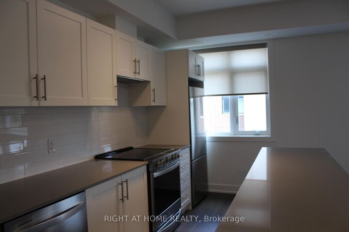 Property Photo:  1075 Douglas McCurdy Common 249  ON L5G 0C6 