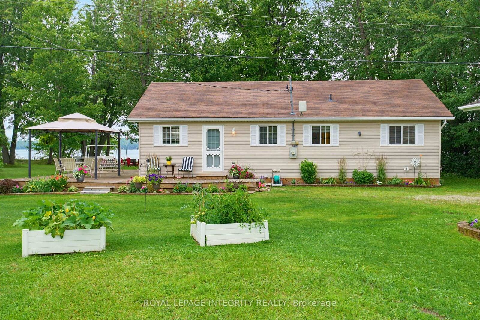 Property Photo: 162 Flintoff Bay Road ON K7H 3C8