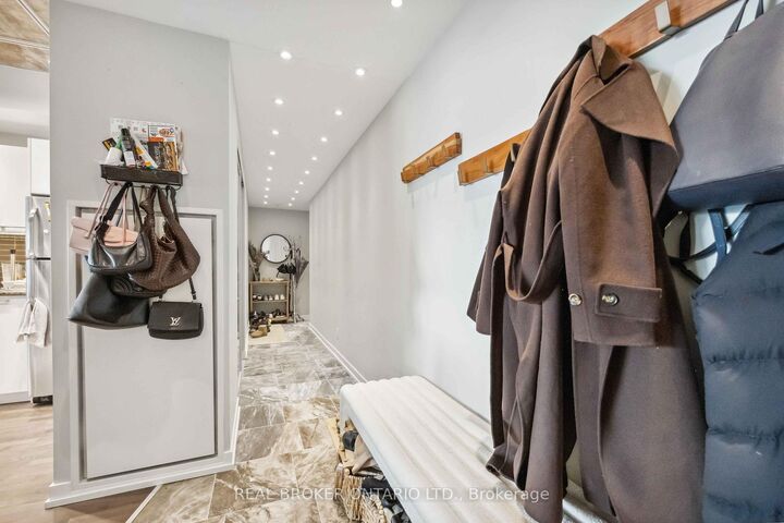 Property Photo:  95 Bathurst Street 222  ON M5V 0H7 