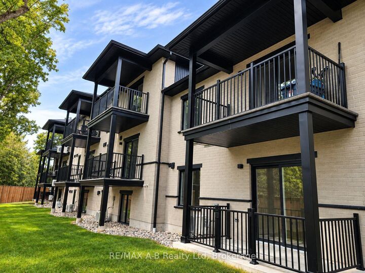 Property Photo:  428 Queen Street W 26  ON N4X 0C8 