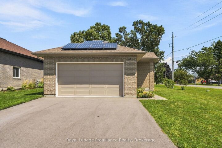 Property Photo:  63 Freedom Crescent  ON K8V 0C2 