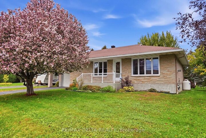 Property Photo:  6 Place Madeleine Street  ON K0C 2B0 