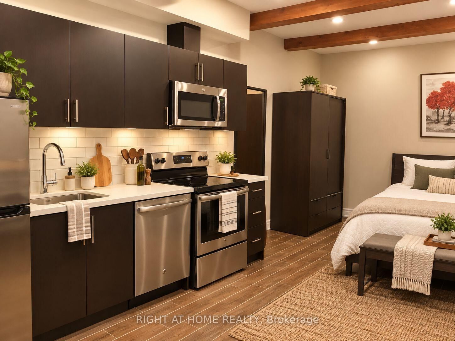 Property Photo:  332 Salem Avenue N C  ON M6H 3C7 