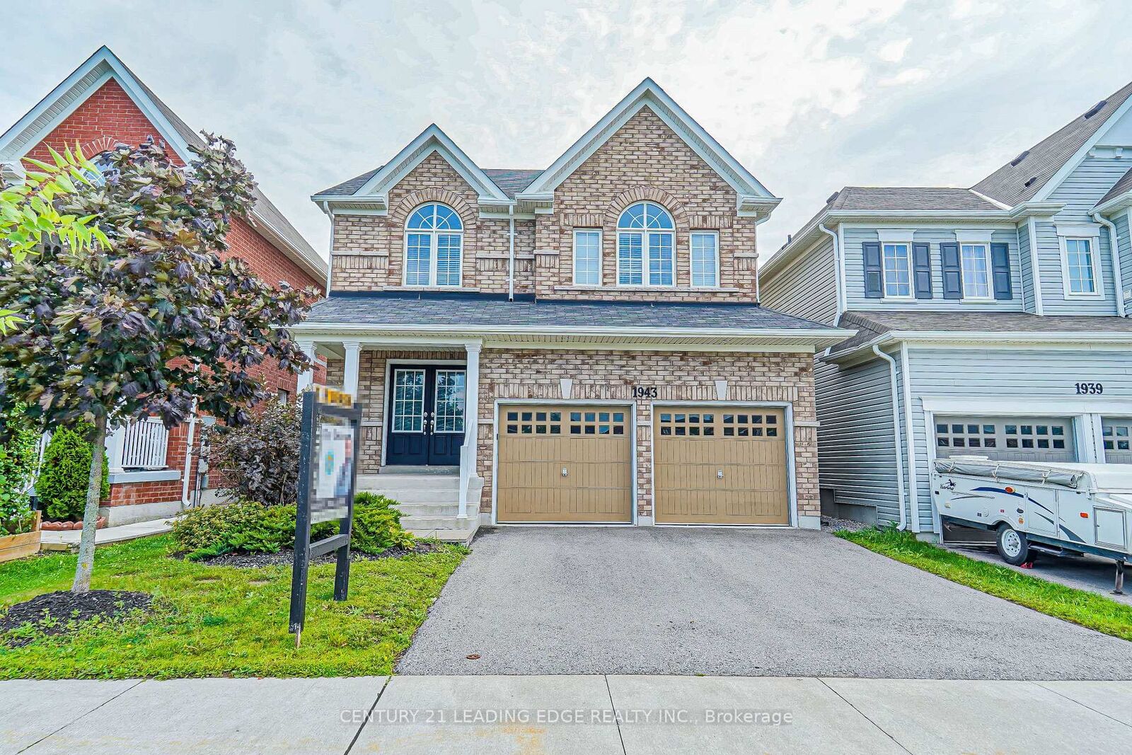Property Photo:  1943 Arborwood Drive  ON L1K 0V2 