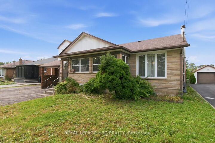 Property Photo:  65 Golden Boulevard W  ON L3B 1H5 