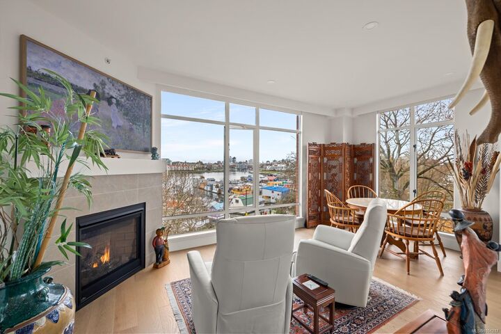 Property Photo: 21 Dallas Rd #517 BC V8V 4Z9