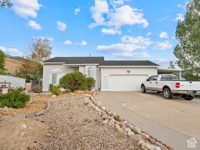 Property Photo: 863 W Sundown Ln UT 84074