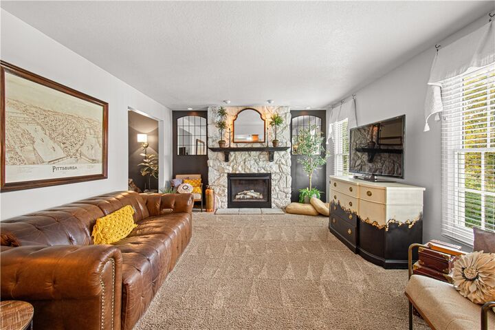 Property Photo:  1009 Fieldstone Drive  PA 15317 