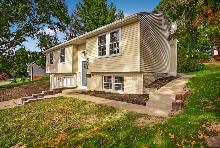 Property Photo:  904 5th St  PA 15005 