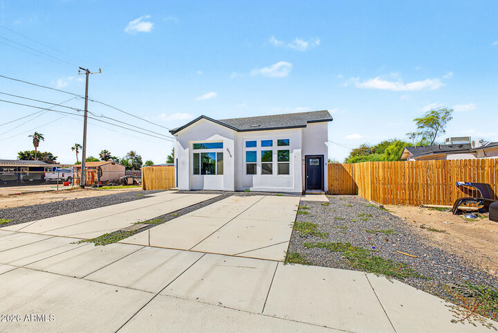 Property Photo:  212 2nd Avenue E A  AZ 85326 