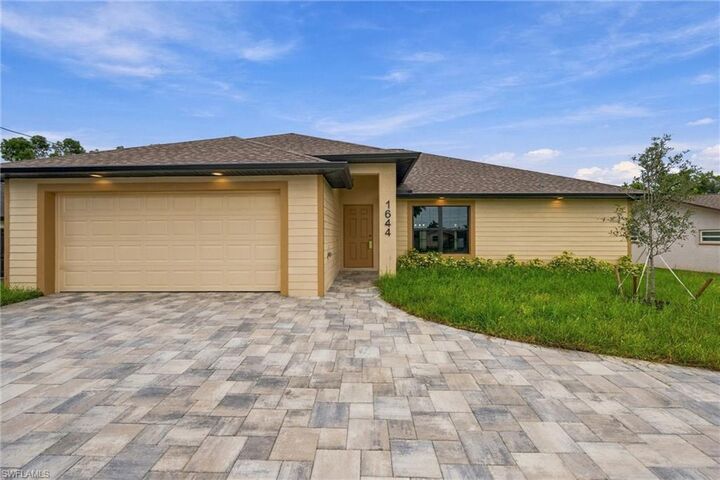 Property Photo:  1644 Coral Point Dr  FL 33990 