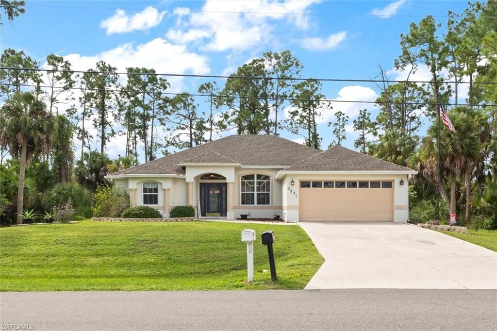 Property Photo: 3231 Traverse Ave FL 34286