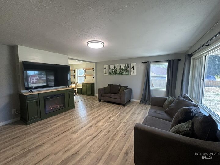 Property Photo:  1810 Allen Ave  ID 83619 
