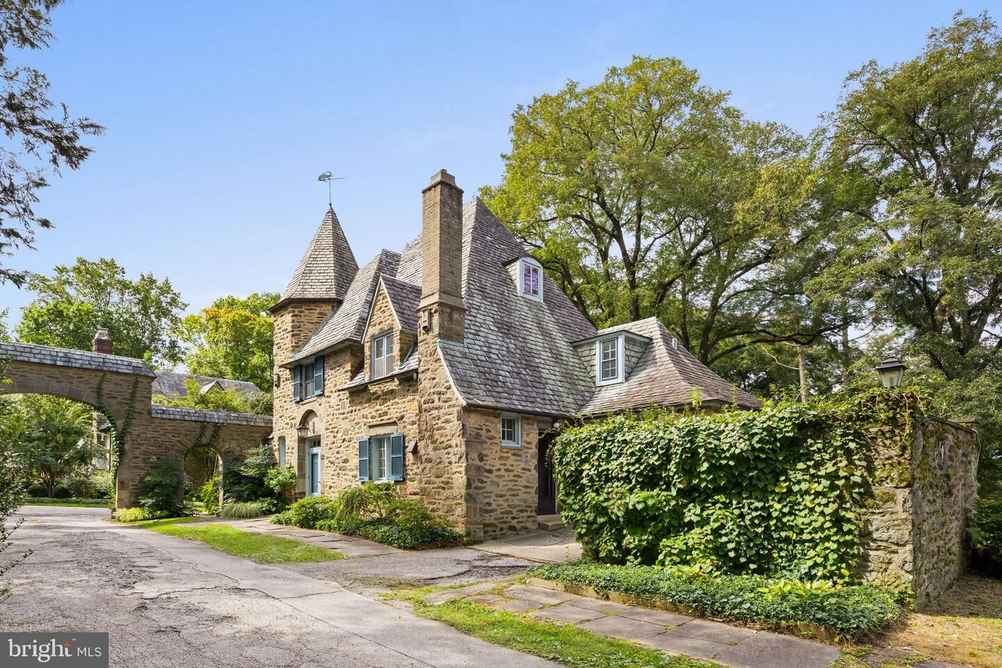Property Photo: 419 Gate Lane PA 19119