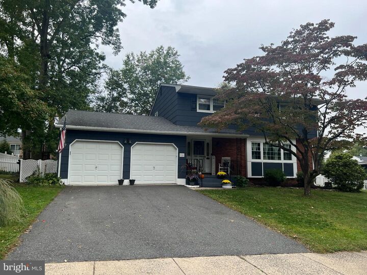 Property Photo:  16 Twain Drive  NJ 08501 
