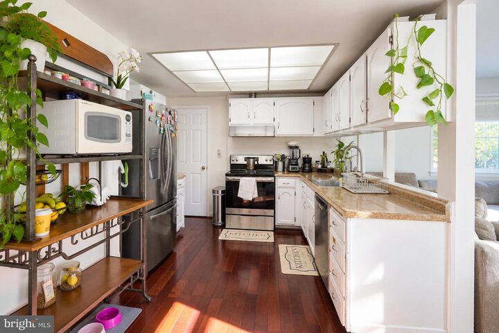 Property Photo:  19225 Dunbridge Way  MD 20886 