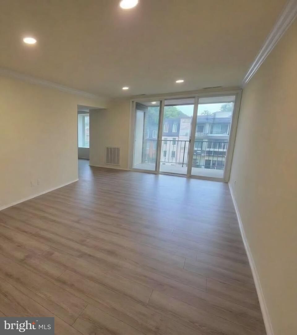 Property Photo:  5009 7th Road S 301  VA 22204 