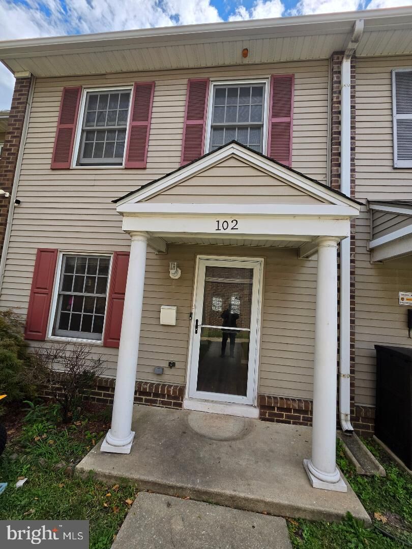 Property Photo:  102 Royal Court Lane N 102  NJ 08103 