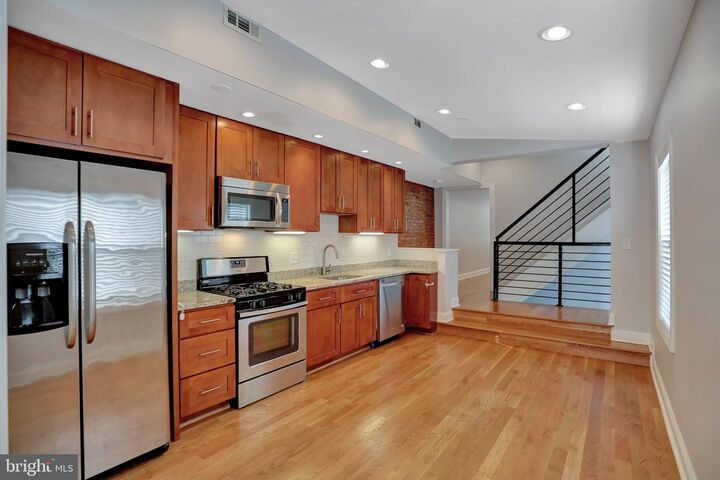 Property Photo:  2127 E Lombard Street E 2  MD 21231 