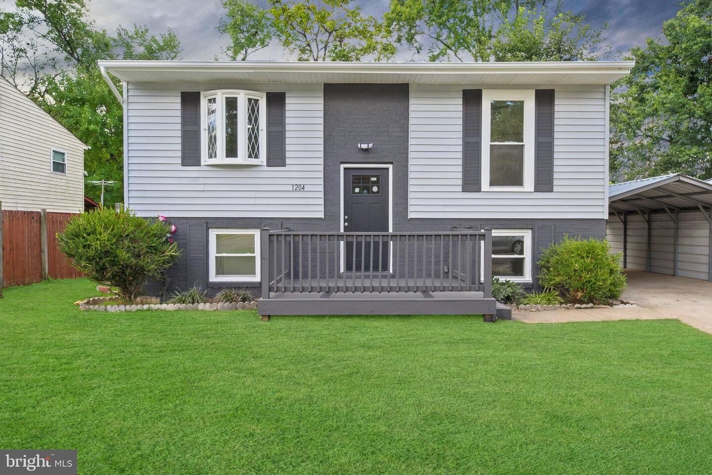 Property Photo: 1204 Indo Place MD 20785