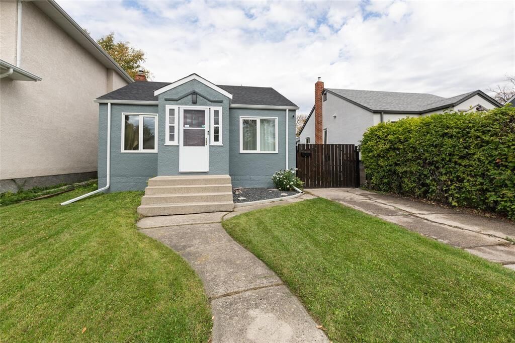 Property Photo:  367 Jamison Avenue  MB R2K 1N1 
