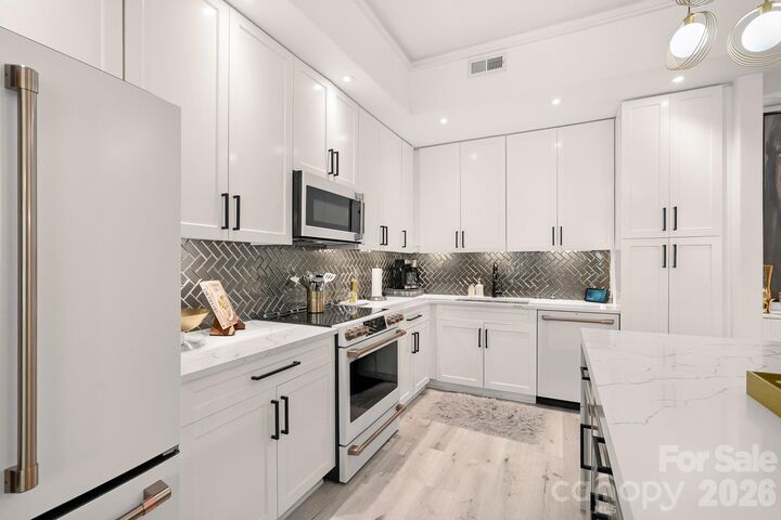 Property Photo:  4620 Piedmont Row Drive  NC 28210 