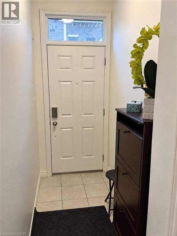 Property Photo:  9 Hyde Park Mews  ON N2H 0B2 