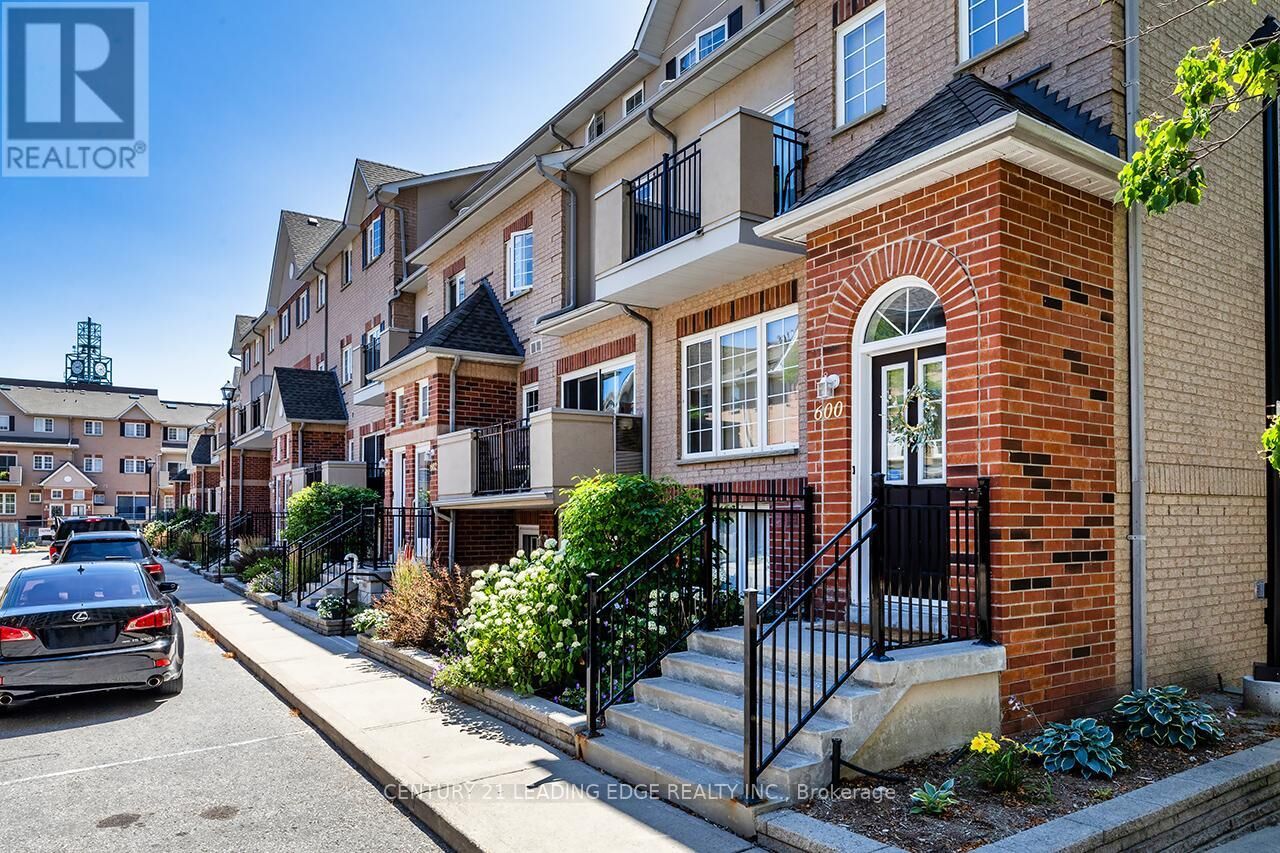 Property Photo: 1400 North The Esplanade Drive North 621 ON L1V 6V2