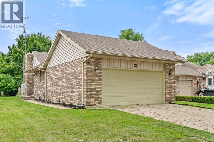 Property Photo:  32 Cheyenne Crescent  ON N8H 5E3 