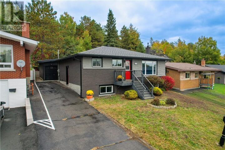 Property Photo:  343 Sandra Boulevard  ON P3C 3K8 