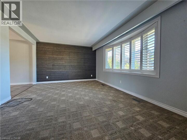 Property Photo:  8 Coventry Drive  ON N2A 1N3 