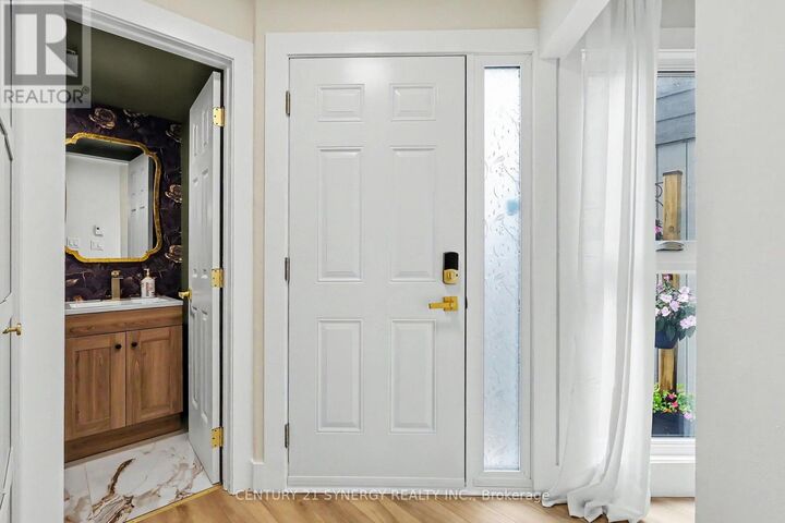Property Photo: 71 Compata Way ON K1B 4X1