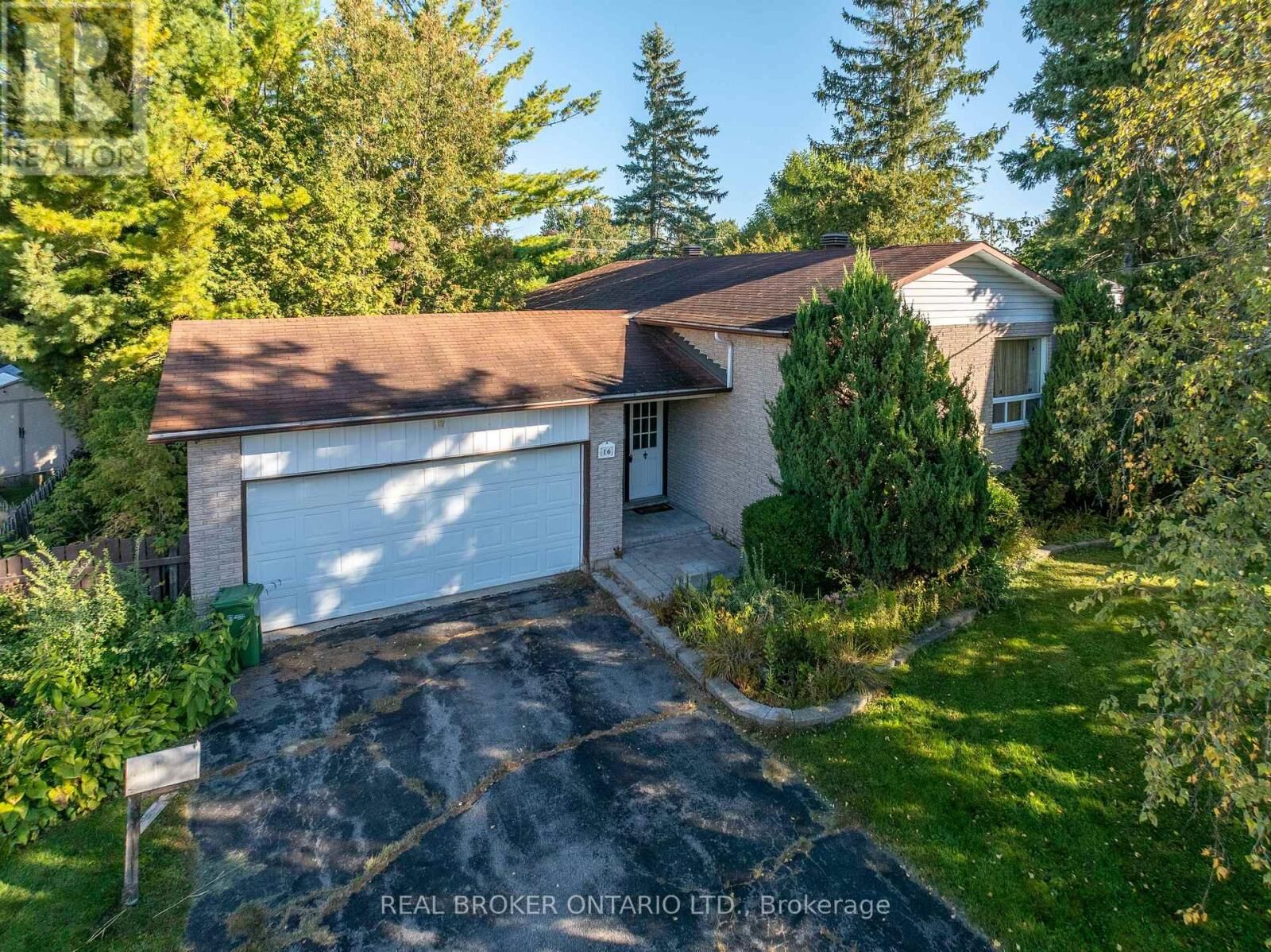 Property Photo:  16 Gold Crescent  ON K4R 1B4 