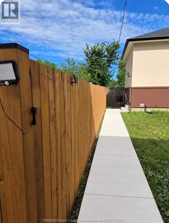 Property Photo:  1740 Buckingham Drive  ON N8T 2A6 